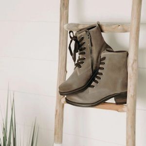 Country Grey Hiking Boot 🥾 water resistant NWB!